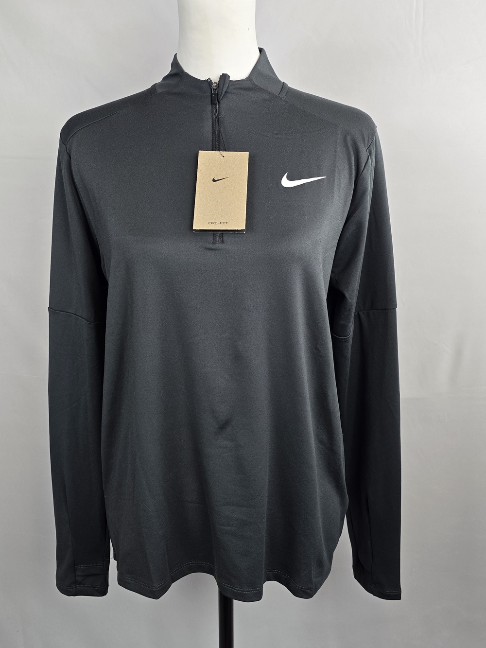 NWT Nike Women's Dri-FIT Element 1/2-Zip Top (Standard fit) Size Medium